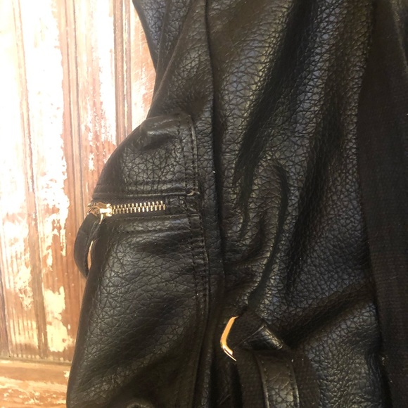 Perfect carryon flight.   Large black tote backpack main image 4